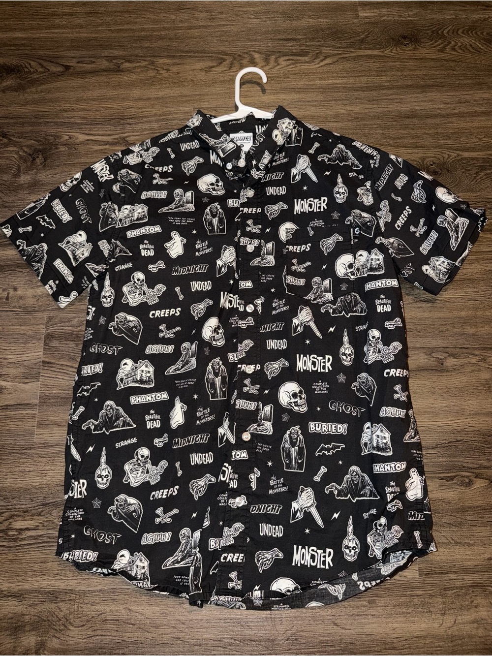 Creepy Co Monsters Skulls Button Down Shirt Men's M Horror Ghosts Halloween
